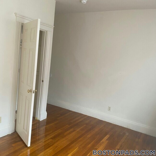 Foto del edificio - 19 Mora St