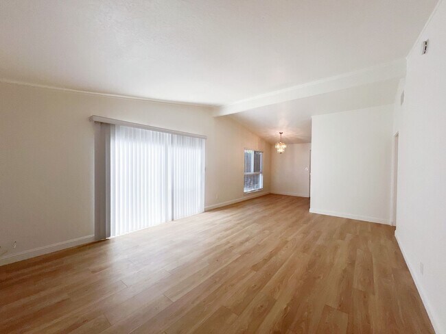 Foto del edificio - 1/2 Off 1 Months Rent*
