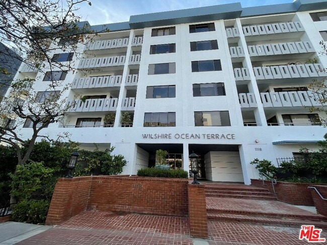 Building Photo - 1118 3rd St