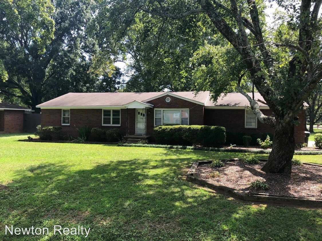 700 E Forrest St, Athens, AL 35611 House Rental in Athens, AL