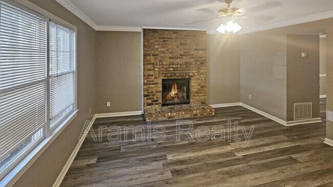 Building Photo - 3017 Spruce Cir