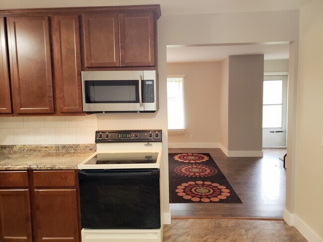 Foto del edificio - 5825 Balsam Rd