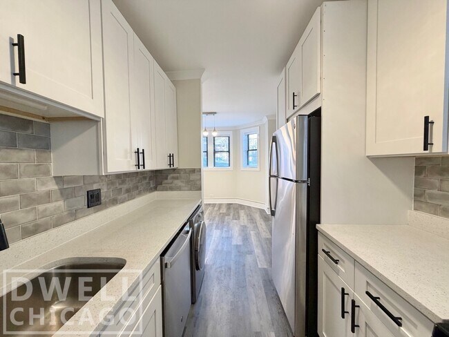 Foto del edificio - 3837 N Greenview Ave