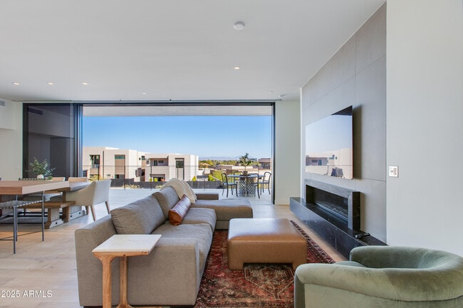Building Photo - 5000 N Camelback Rdg Dr