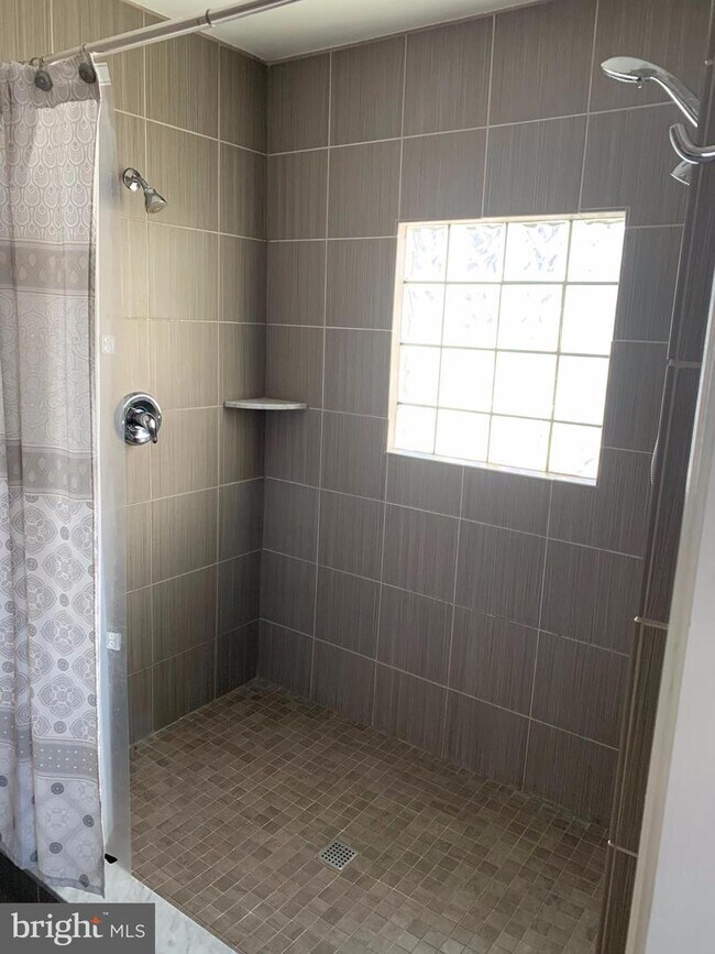 Foto del edificio - 5251 Winchester Ave