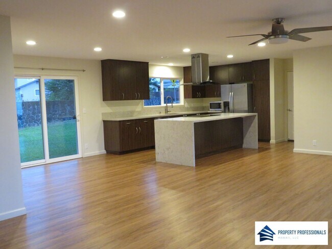 Foto del edificio - Beautiful, Spacious Modern Home