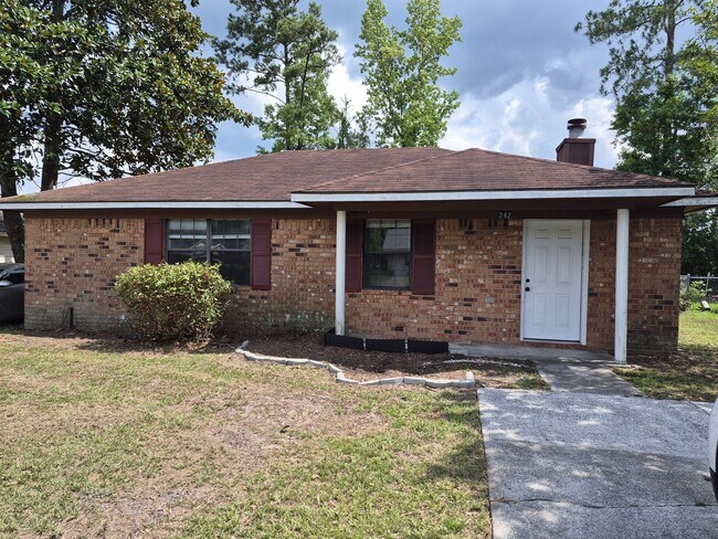 Building Photo - 242 Garden Cir