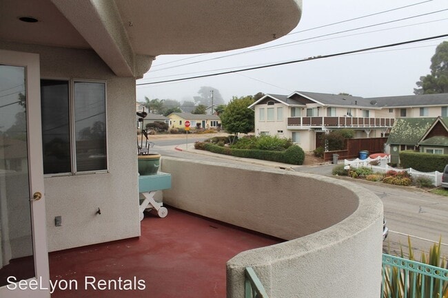 Building Photo - 2 br, 2.5 bath House - 727 Piney Way