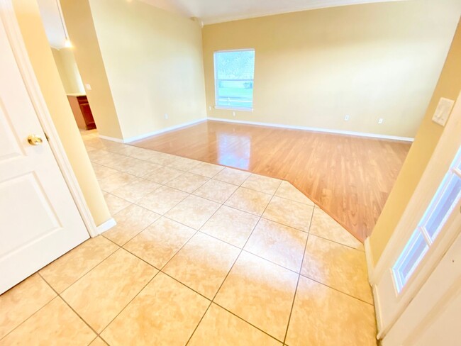 Foto del edificio - SPACIOUS HOME IN KISSIMMEE, FLORIDA!