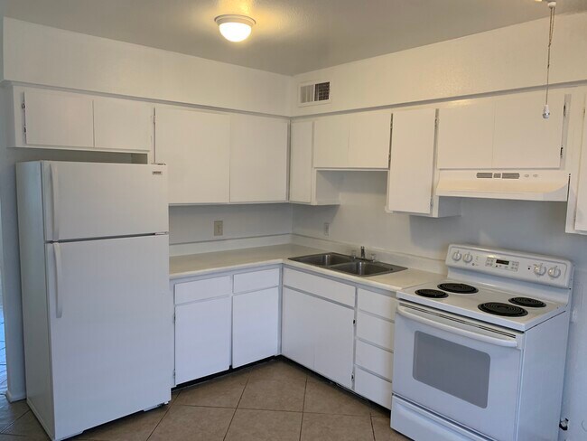 Building Photo - 8315 N 61st Ave