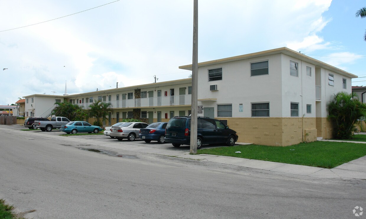 2760 SW 10th St - Apartamentos Diego