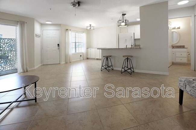 Building Photo - 850 S Tamiami Trl