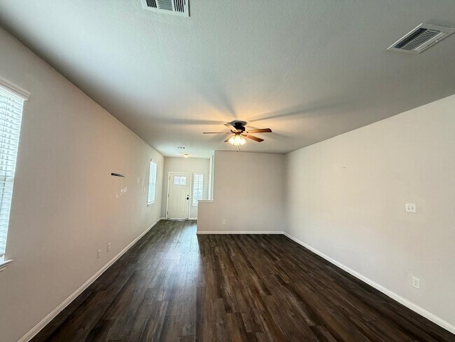 Foto del edificio - 25048 Adams Canyon Dr