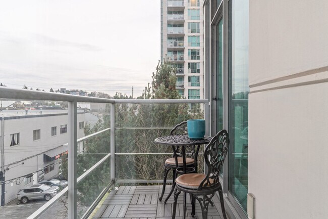 Photo du bâtiment - 168e Esplanade Ave