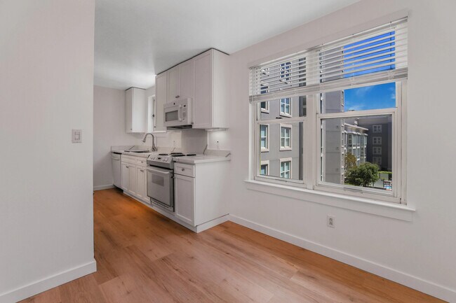 Building Photo - 1483 Sutter St