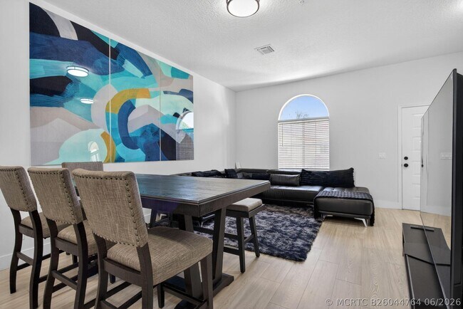 Foto del edificio - 2457 NE 14th St