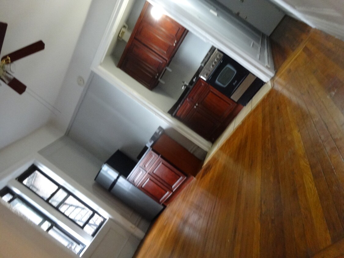 Primary Photo - 42 Tiemann Pl