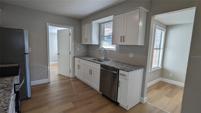 Foto del edificio - 1273 Woodlawn Terrace