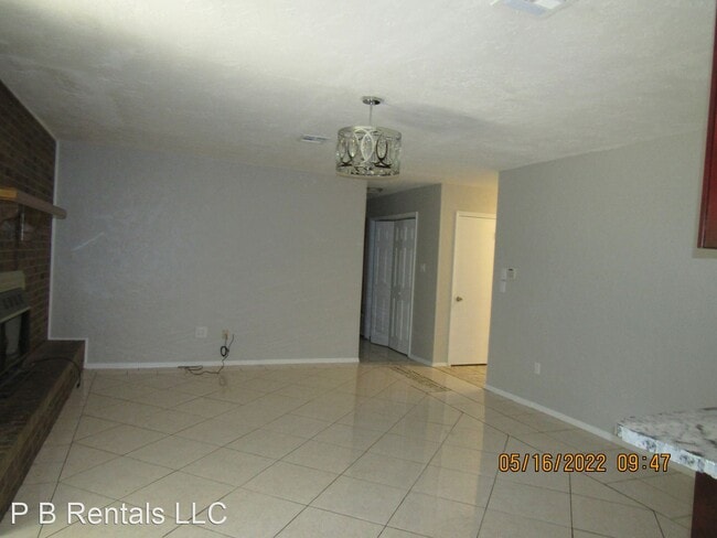 Building Photo - 4 br, 2.5 bath House - 7913 NW Mickelgate ...