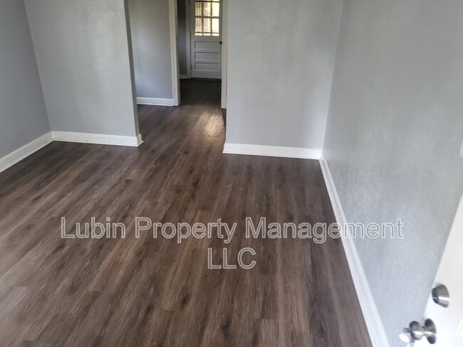 Building Photo - 856 Birch St