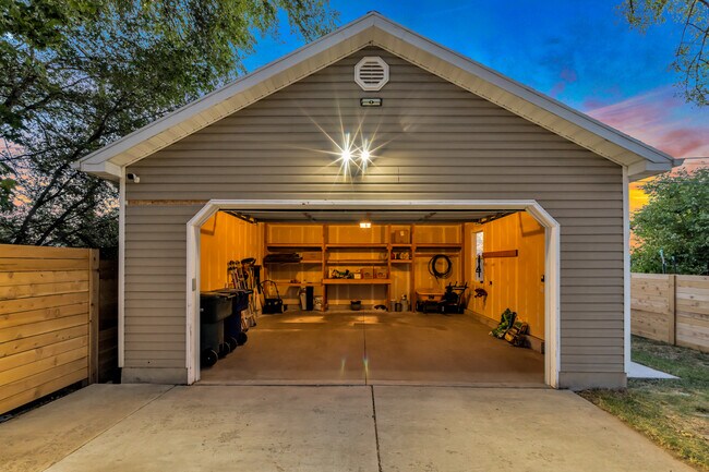 Building Photo - 2855 Fowler Ave