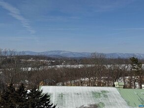 Building Photo - 500 Crestwood Dr