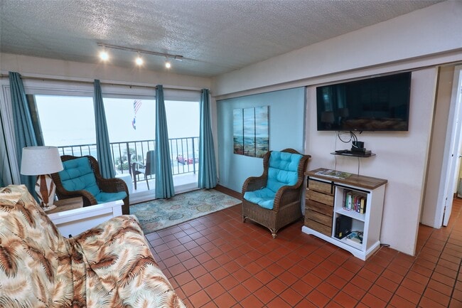 Building Photo - 7310 Seawall Blvd