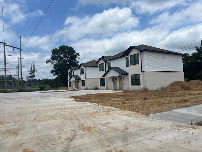 Building Photo - COX-NORTHRIDGE DR-2