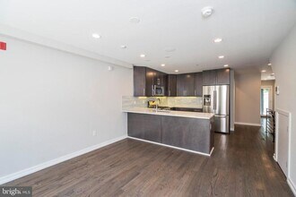 Building Photo - 1438 Clymer St