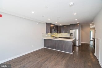 Building Photo - 1438 Clymer St