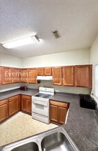 Building Photo - 7688 Creekside Ln