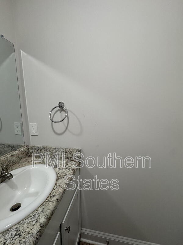 Building Photo - 200 Walnut Hill Dr
