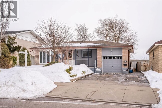 Building Photo - 281 Dixon St