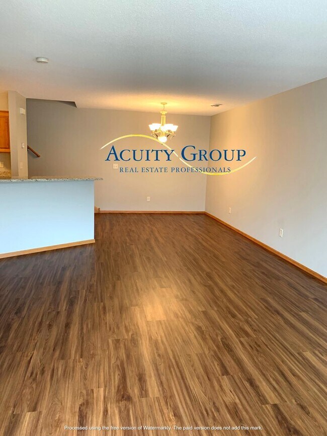 Foto del edificio - 3BR, 2BA, Champlin Townhome for Move in as soon as 9/1/2026
