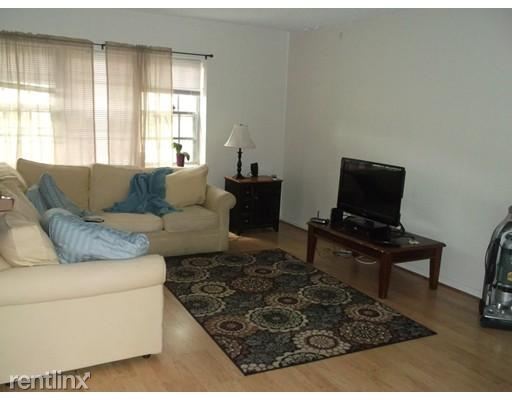 Building Photo - 3 br, 2 bath  - 215 Lake Shore Rd