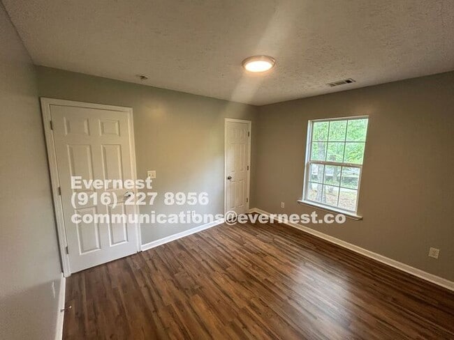 Foto del edificio - 1612 Deer Springs Rd