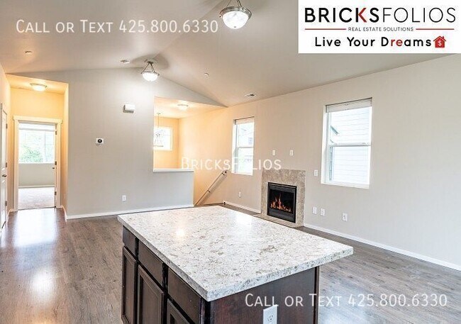 Building Photo - 4-bedroom Lynnwood gem near shops and rest...