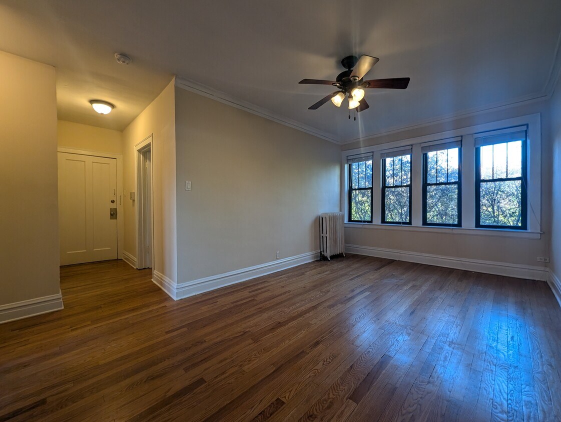 Foto principal - 2175 W Giddings St