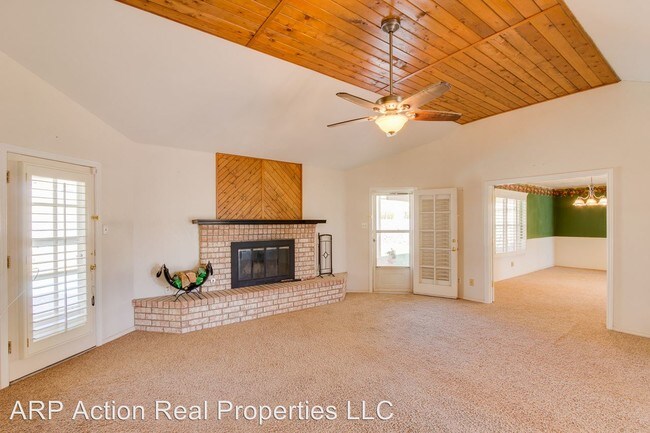 Building Photo - 625 Agua Caliente Dr