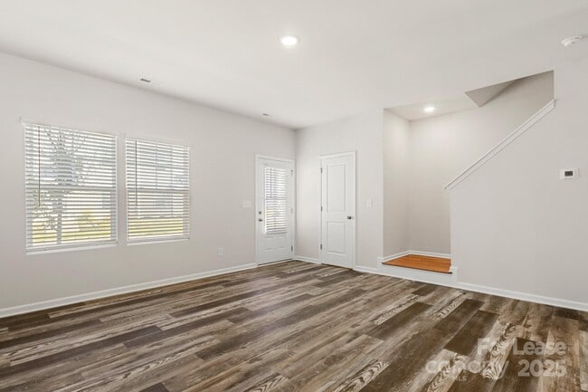 Building Photo - 117 Dogwood Vlg Trl