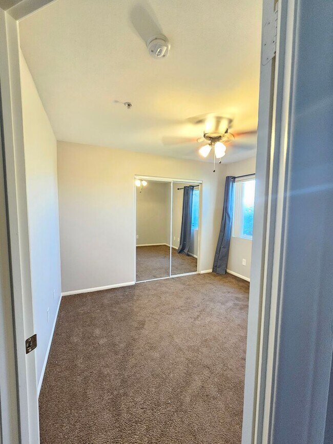 Building Photo - 4 bedroom HOME