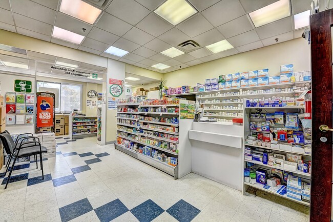 Building Photo - Le Quatre Cent