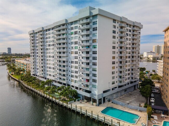 Building Photo - 137 Golden Isles Dr