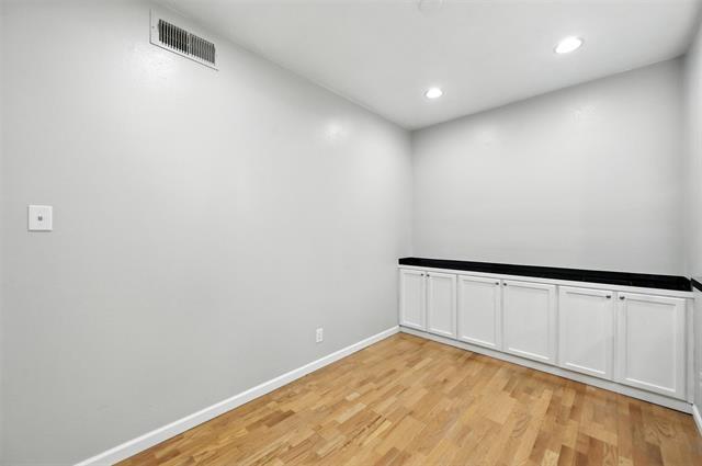 Building Photo - 8601 Park Ln