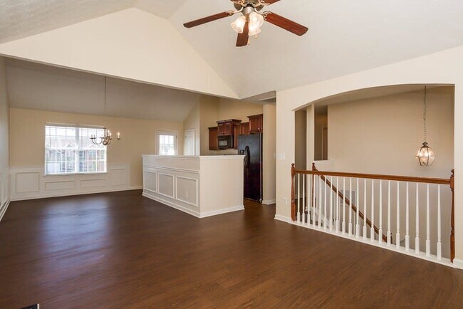 Foto del edificio - 449 Lake Ridge Ln