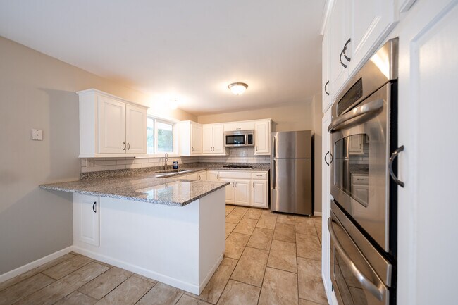 Foto del edificio - 3800 Fernbrook Ln N