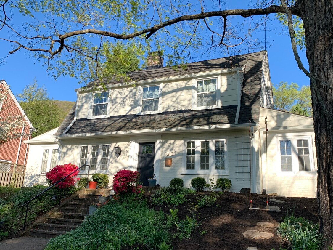 Foto principal - 2410 Cornwallis Ave SE