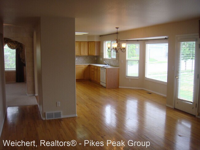 Foto del edificio - 5 br, 3.5 bath House - 3163 Greenmoor Court