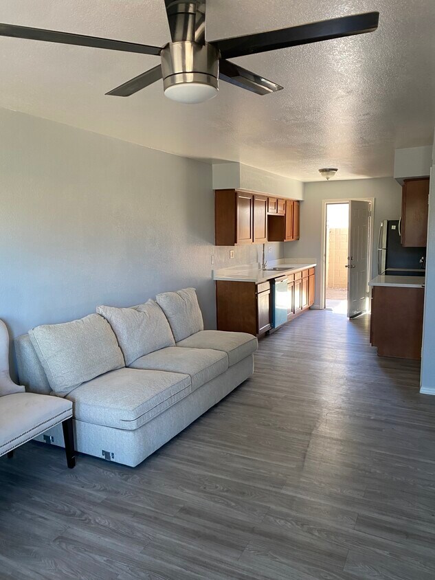 Foto principal - 3015 E Paradise Ln