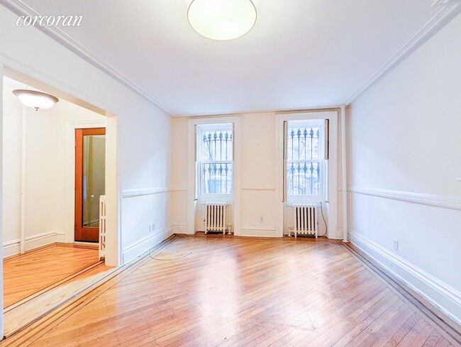 Building Photo - 435 6th St